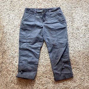 Maurice’s capris. 7/8. Gray